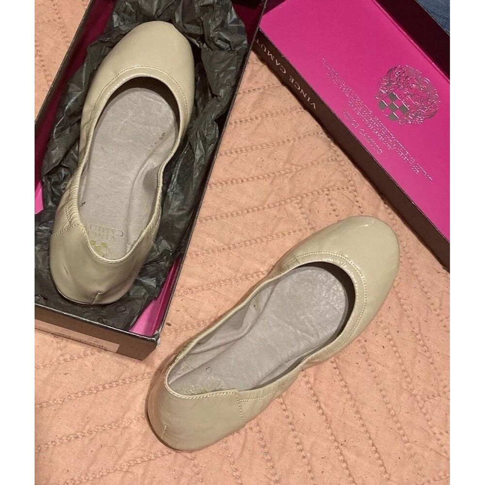 Vince Camuto Womens Ballet Flats 7.5 Nude Patent Leather Slip On Shoes Ellen